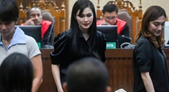 Sandra Dewi Hadiri Sidang Kasus Korupsi Suaminya