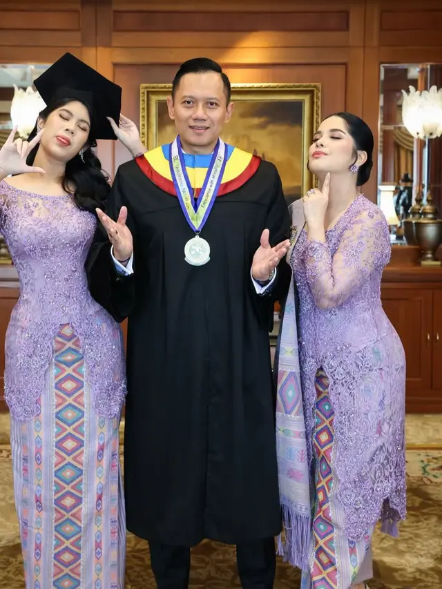 Kompaknya Annisa Pohan dan Almira Yudhoyono Berkebaya di Wisuda AHY