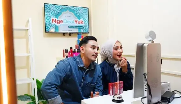 Mamalita & Firhan Antusiasme Live Shopping Brand Ternama