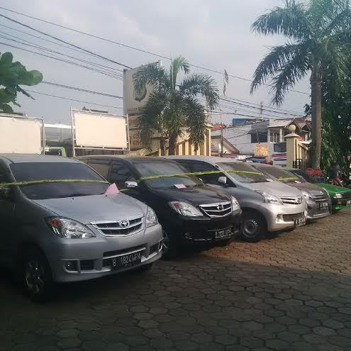 aksi gadai mobil rental di bekasi rugikan rp5 miliar
